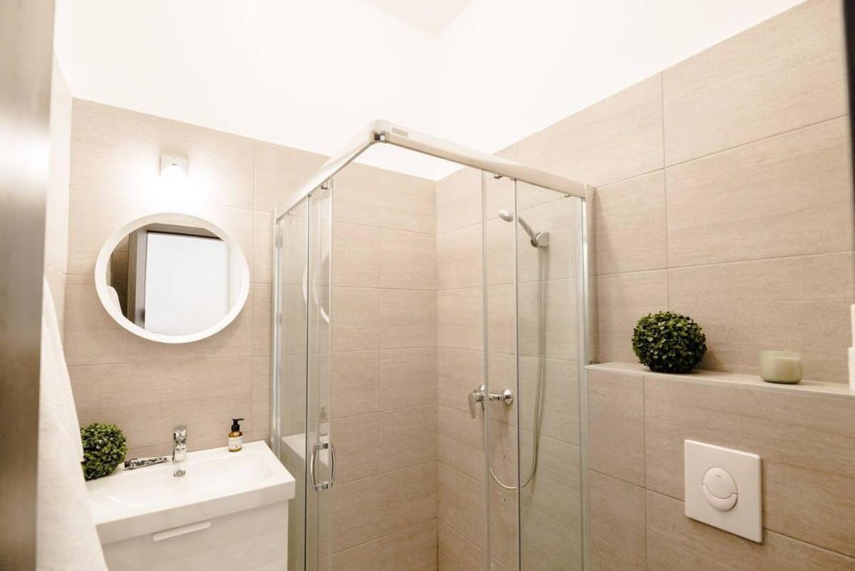 Apartment Brand New Stylish Very